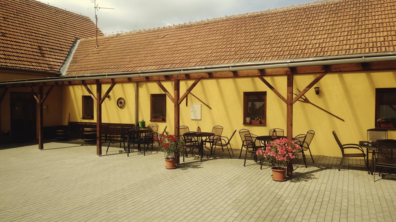 Sedlecky Dvur Hotell Sedlec  Exteriör bild